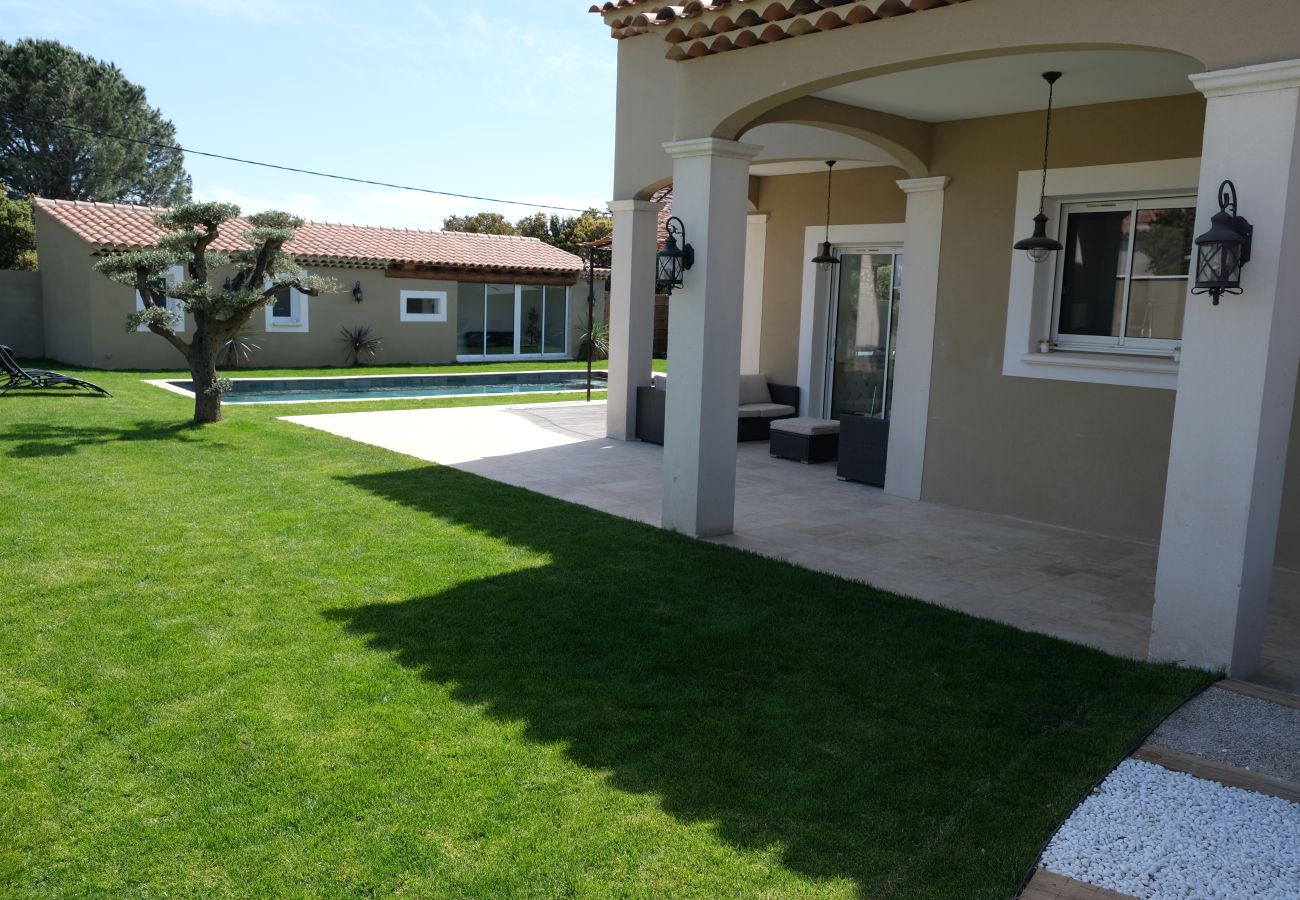 Villa à Aureille - Location vacances maison piscine AUREILLE LS1-401.