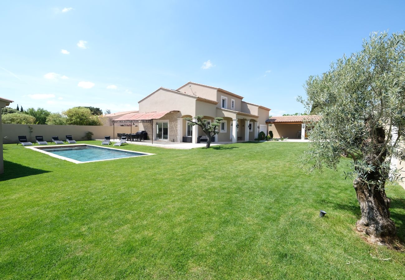 Villa à Aureille - Location vacances maison piscine AUREILLE LS1-401.