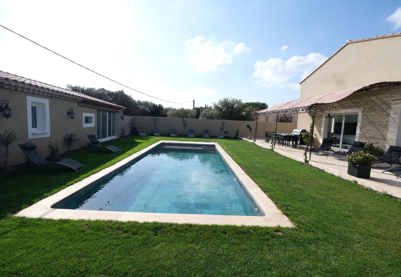 Villa à Aureille - Location vacances maison piscine AUREILLE LS1-401.