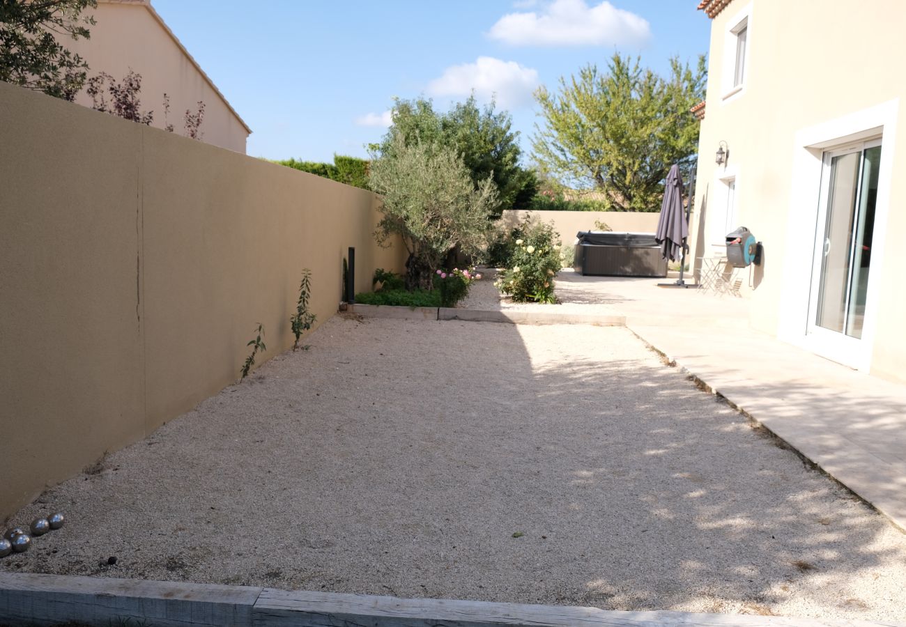 Villa à Aureille - Location vacances maison piscine AUREILLE LS1-401.