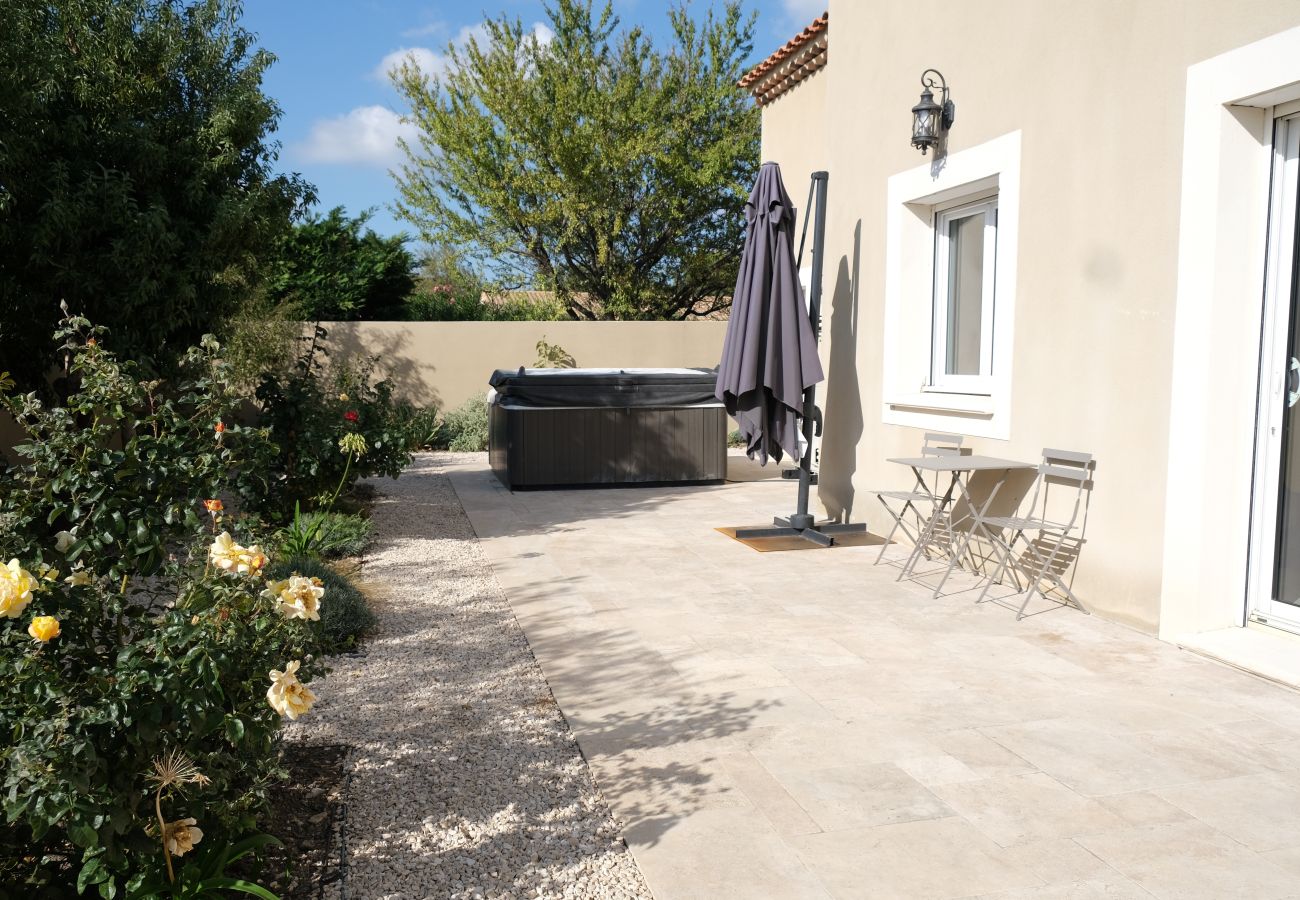 Villa à Aureille - Location vacances maison piscine AUREILLE LS1-401.