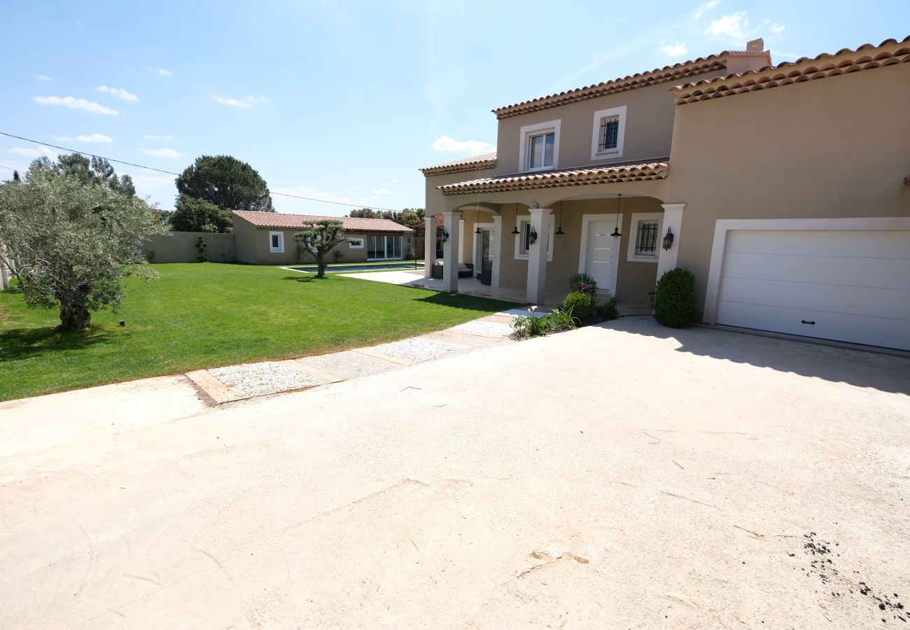 Villa à Aureille - Location vacances maison piscine AUREILLE LS1-401.