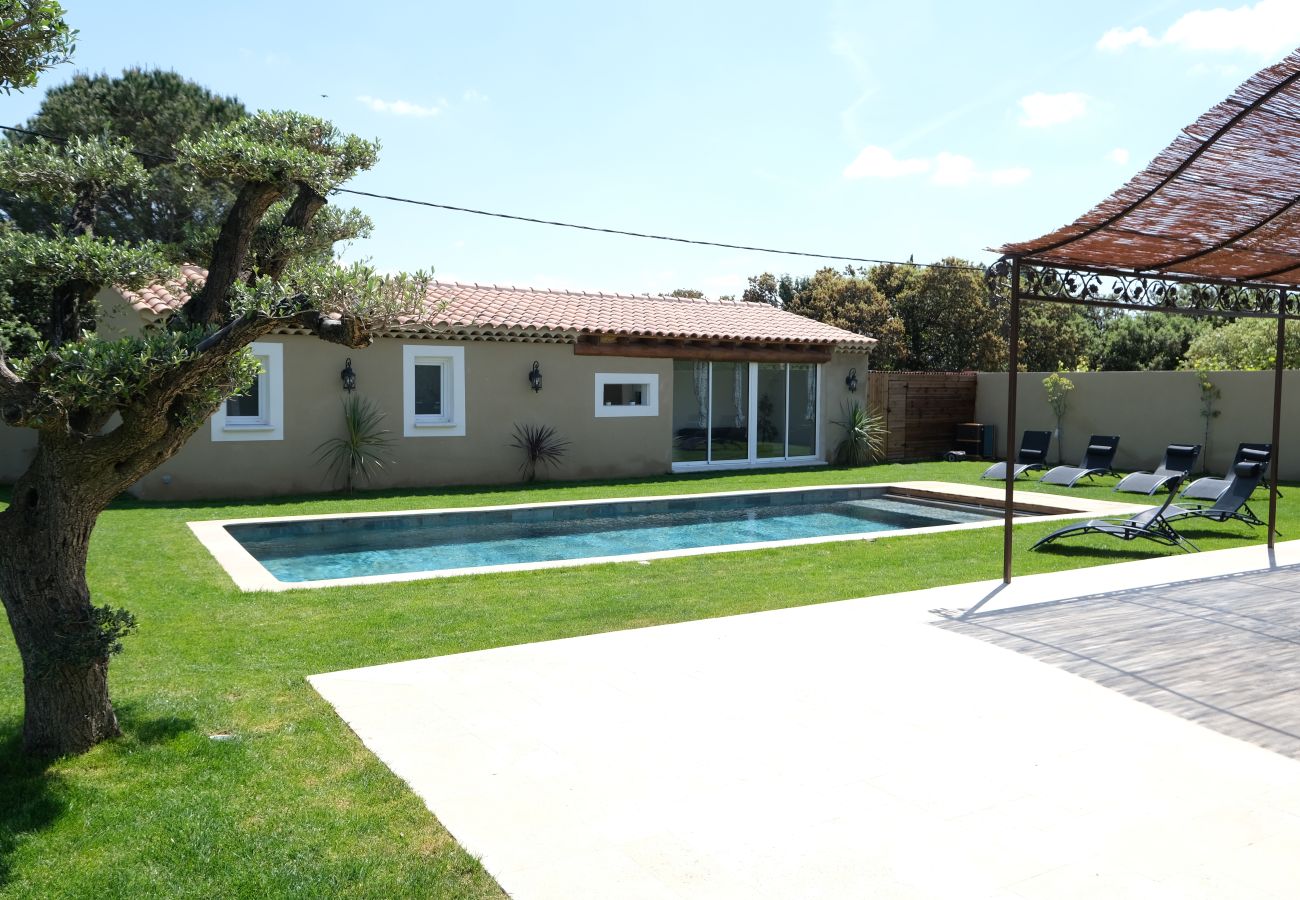 Villa à Aureille - Location vacances maison piscine AUREILLE LS1-401.