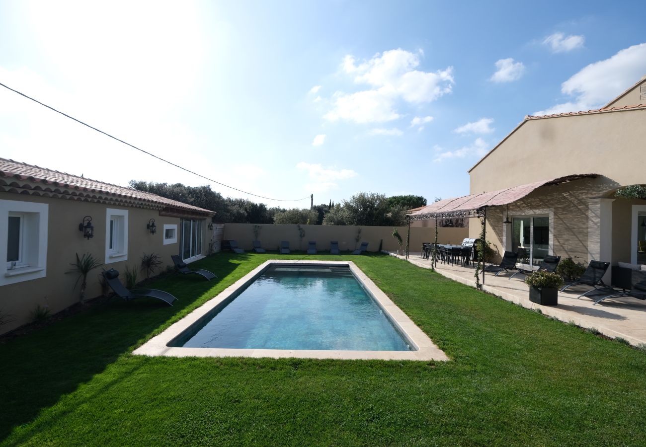 Villa à Aureille - Location vacances maison piscine AUREILLE LS1-401.