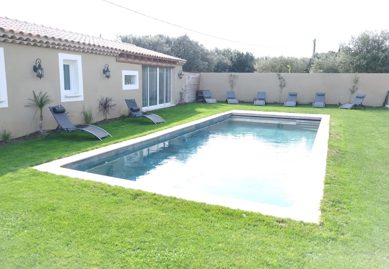 Villa à Aureille - Location vacances maison piscine AUREILLE LS1-401.