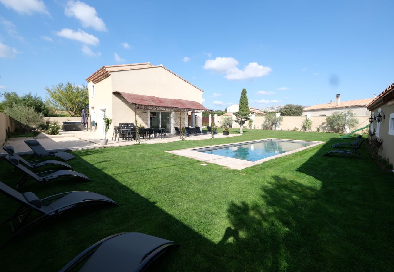 Villa à Aureille - Location vacances maison piscine AUREILLE LS1-401.