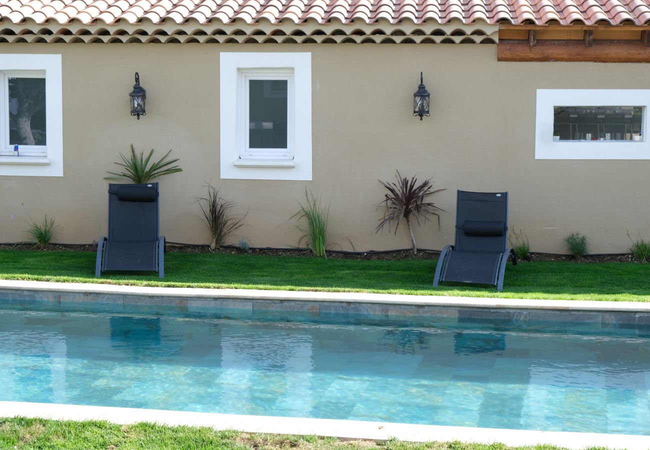 Villa à Aureille - Location vacances maison piscine AUREILLE LS1-401.