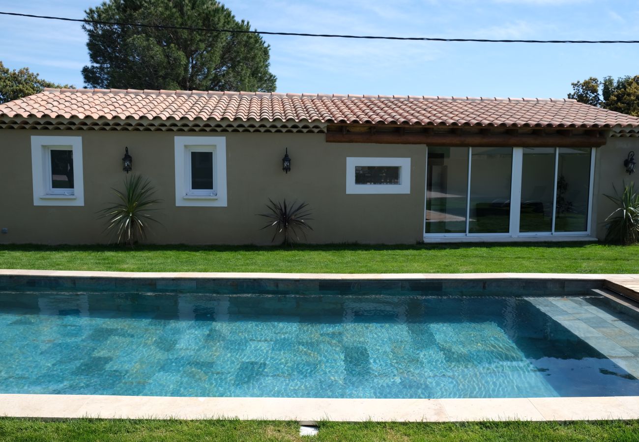 Villa à Aureille - Location vacances maison piscine AUREILLE LS1-401.