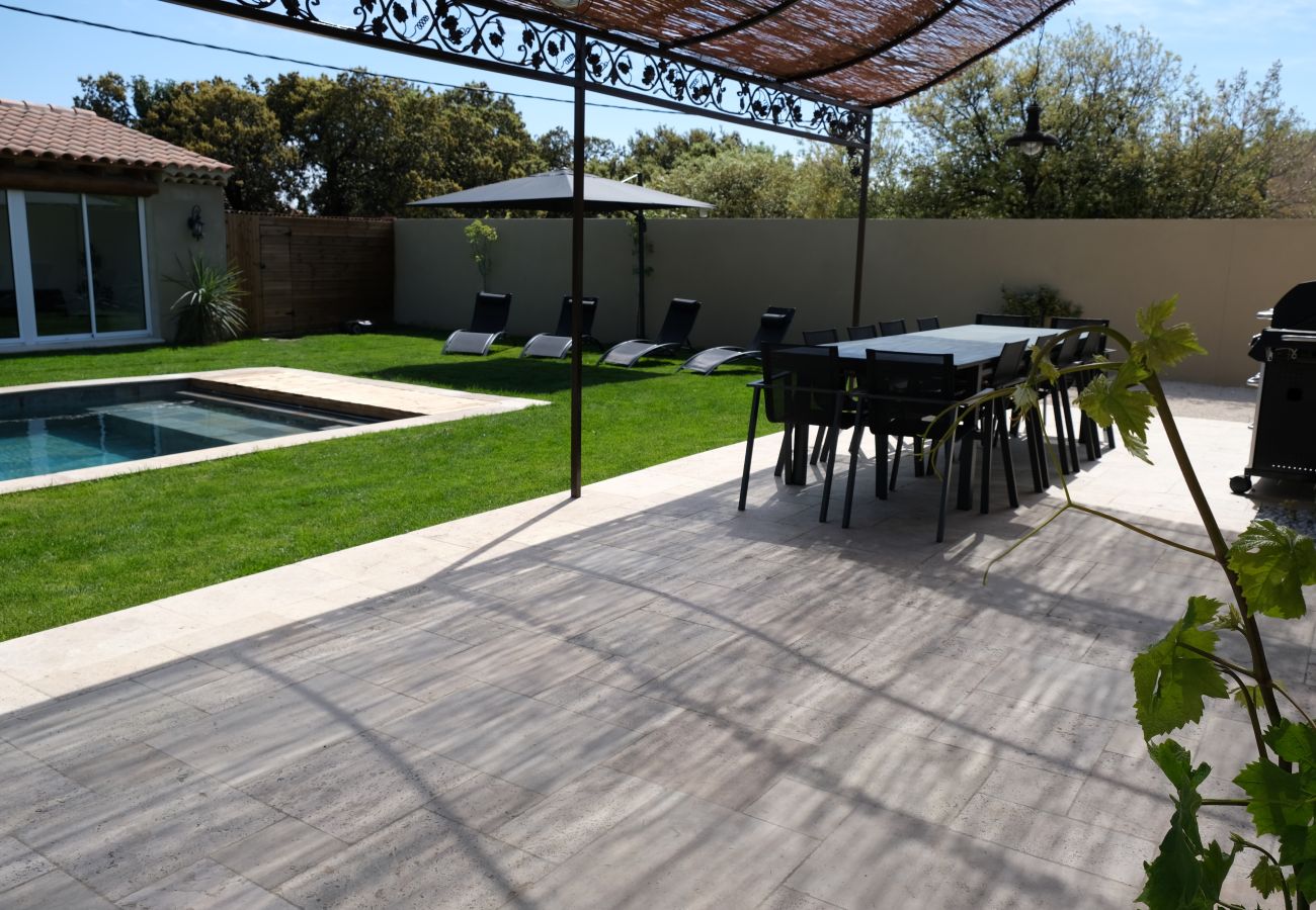 Villa à Aureille - Location vacances maison piscine AUREILLE LS1-401.