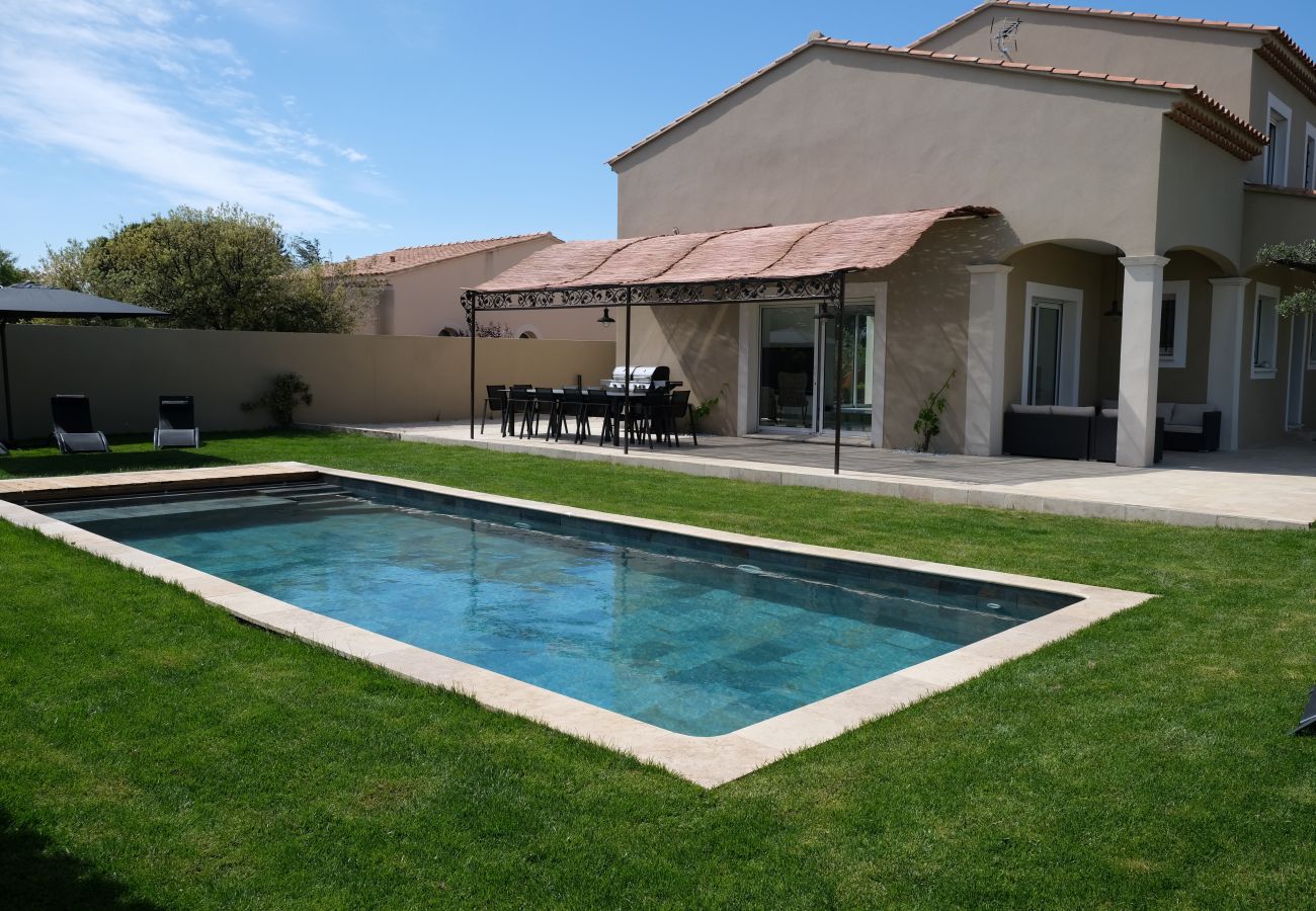 Villa à Aureille - Location vacances maison piscine AUREILLE LS1-401.