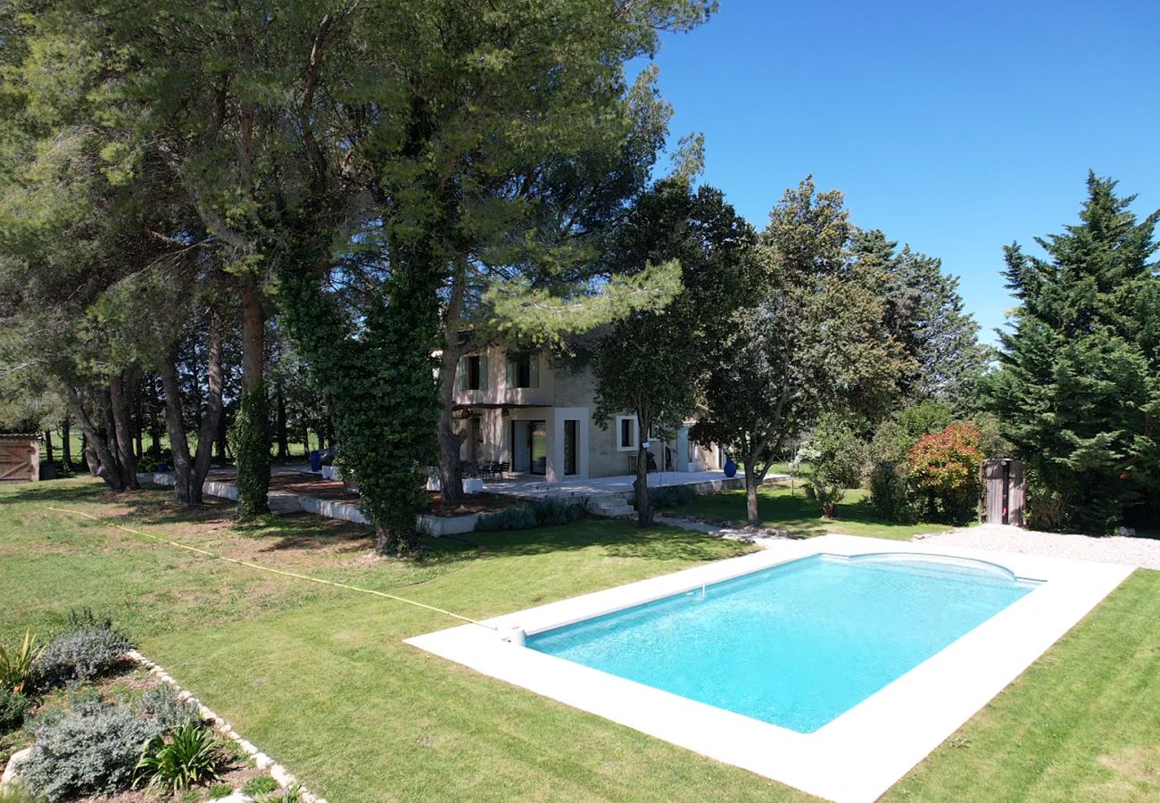 Location vacances LAGNES mas a louer LAGNES jardin