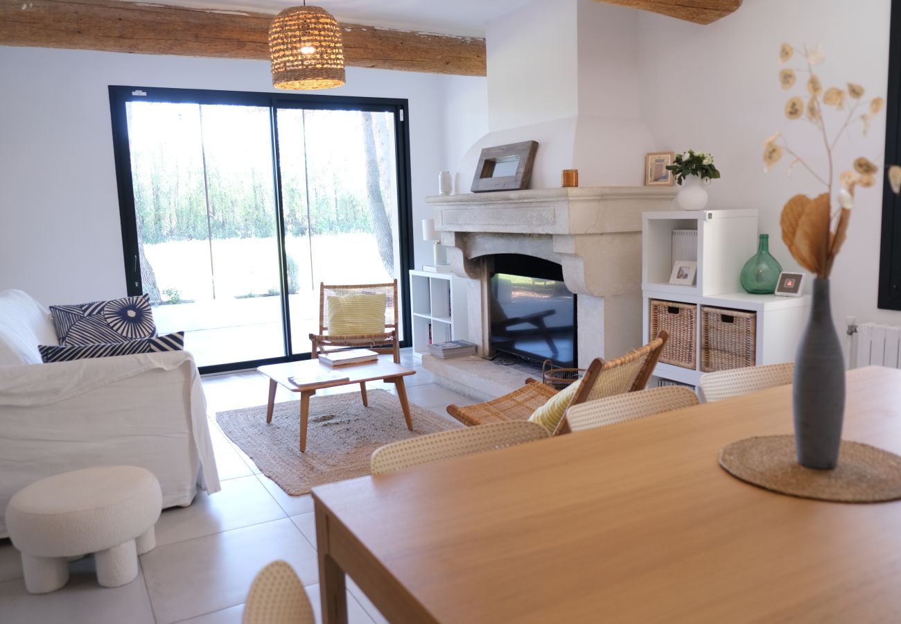 Location vacances LAGNES mas a louer LAGNES living room