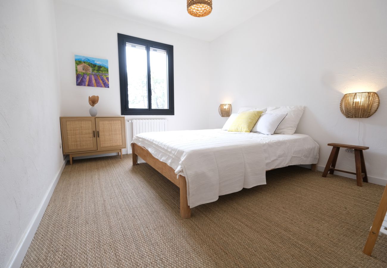 Location vacances LAGNES mas a louer LAGNES 4 chambres