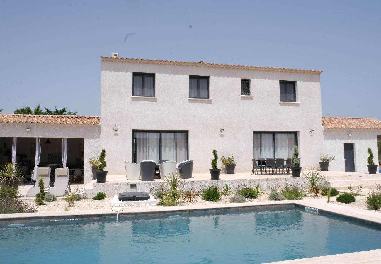 Villa à Arles - Location vacances maison piscine ARLES LS3-432.