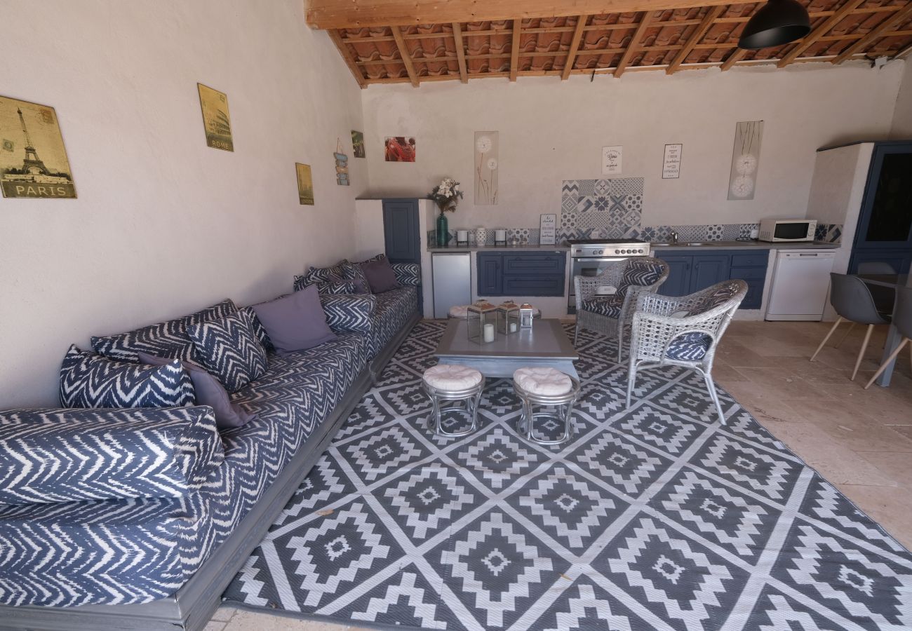 Location vacances ARLES villa avec piscine et poolhouse à louer