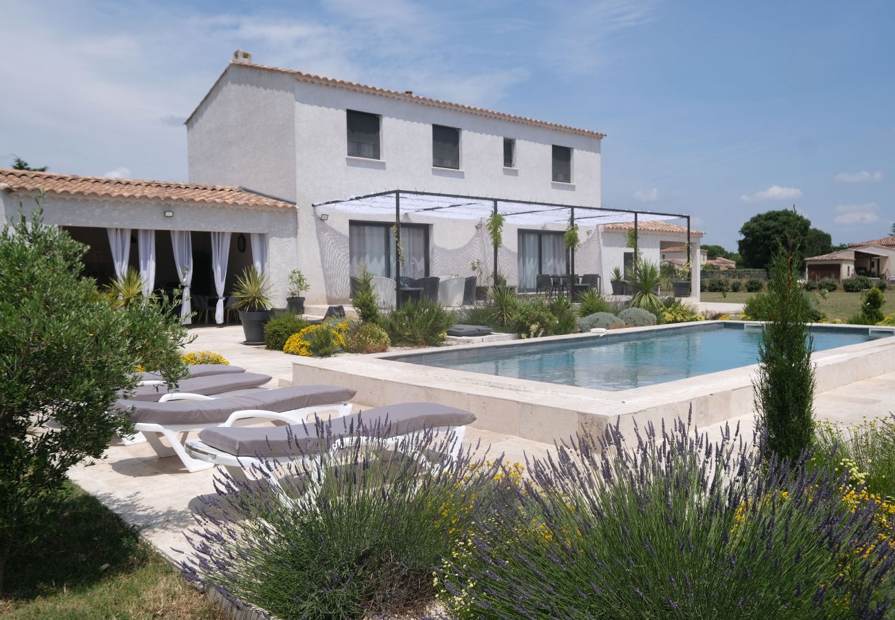 Location vacances ARLES maison à louer avec piscine