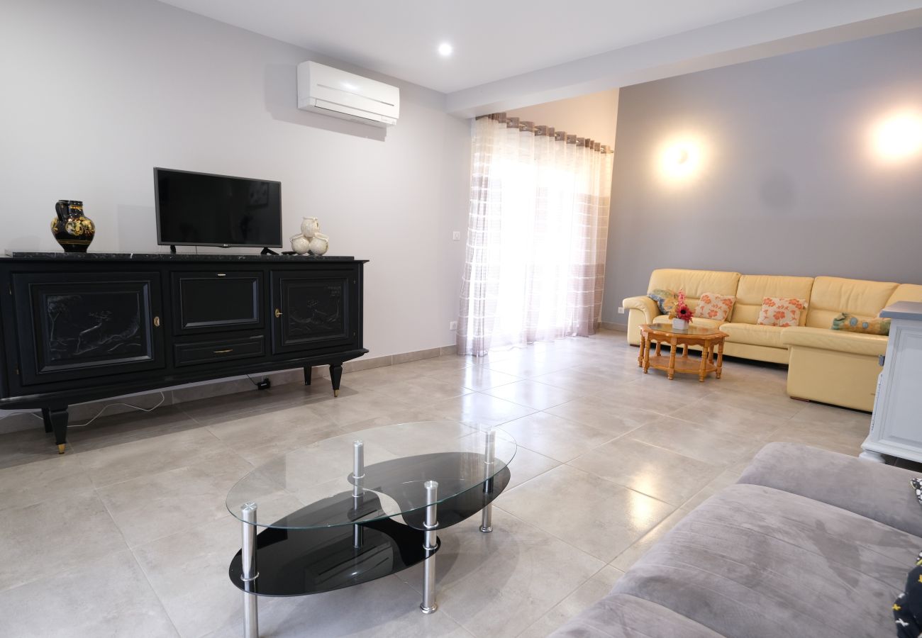 Villa à Mas-Blanc-des-Alpilles - Location vacances maison piscine SAINT REMY DE PROVENCE LS1-418.