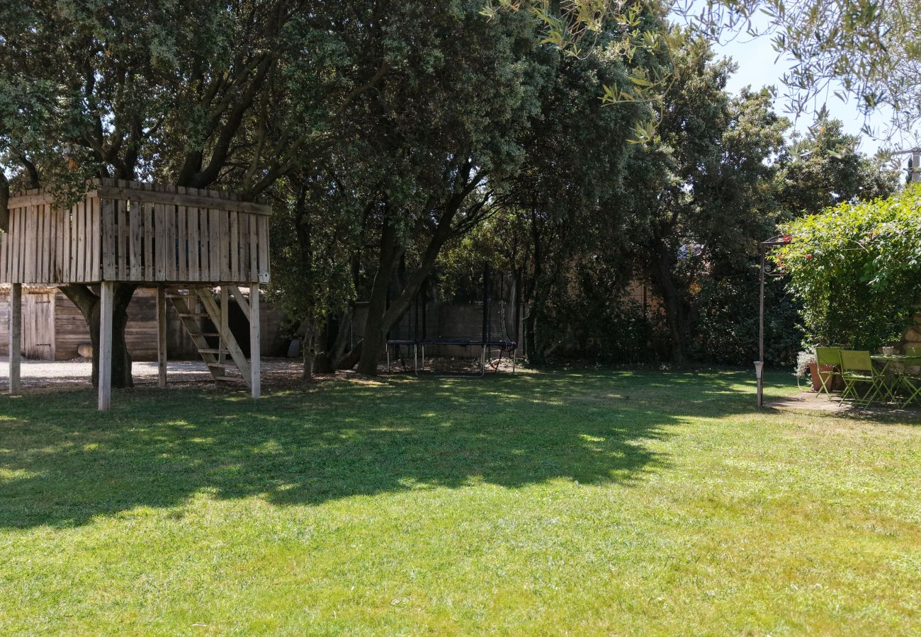 Villa à Aureille - Location vacances maison piscine AUREILLE LS1-417