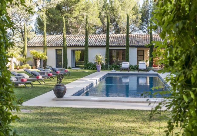 Villa à Lourmarin - Location vacances maison piscine LOURMARIN LS2-385. Villa à Lourmarin - Location vacances maison piscine LOURMARIN LS2-385.