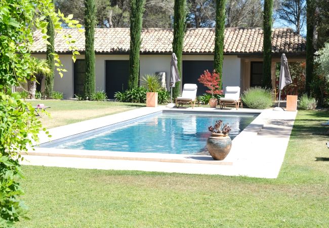 Villa à Lourmarin - Location vacances maison piscine LOURMARIN LS2-385. Villa à Lourmarin - Location vacances maison piscine LOURMARIN LS2-385.