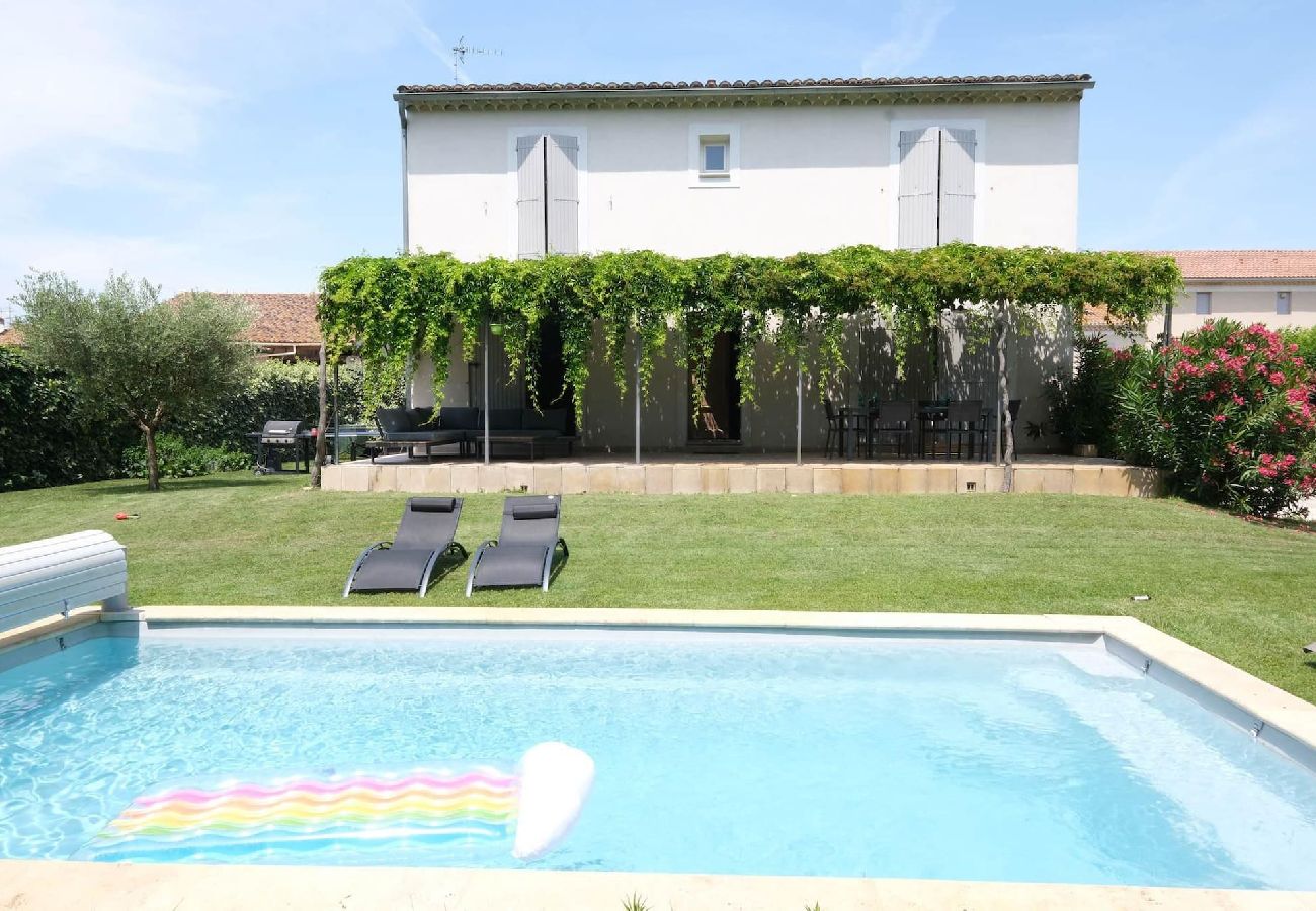 Villa à Bédarrides - Location villa piscine chauffée Bédarrides 6 personnes