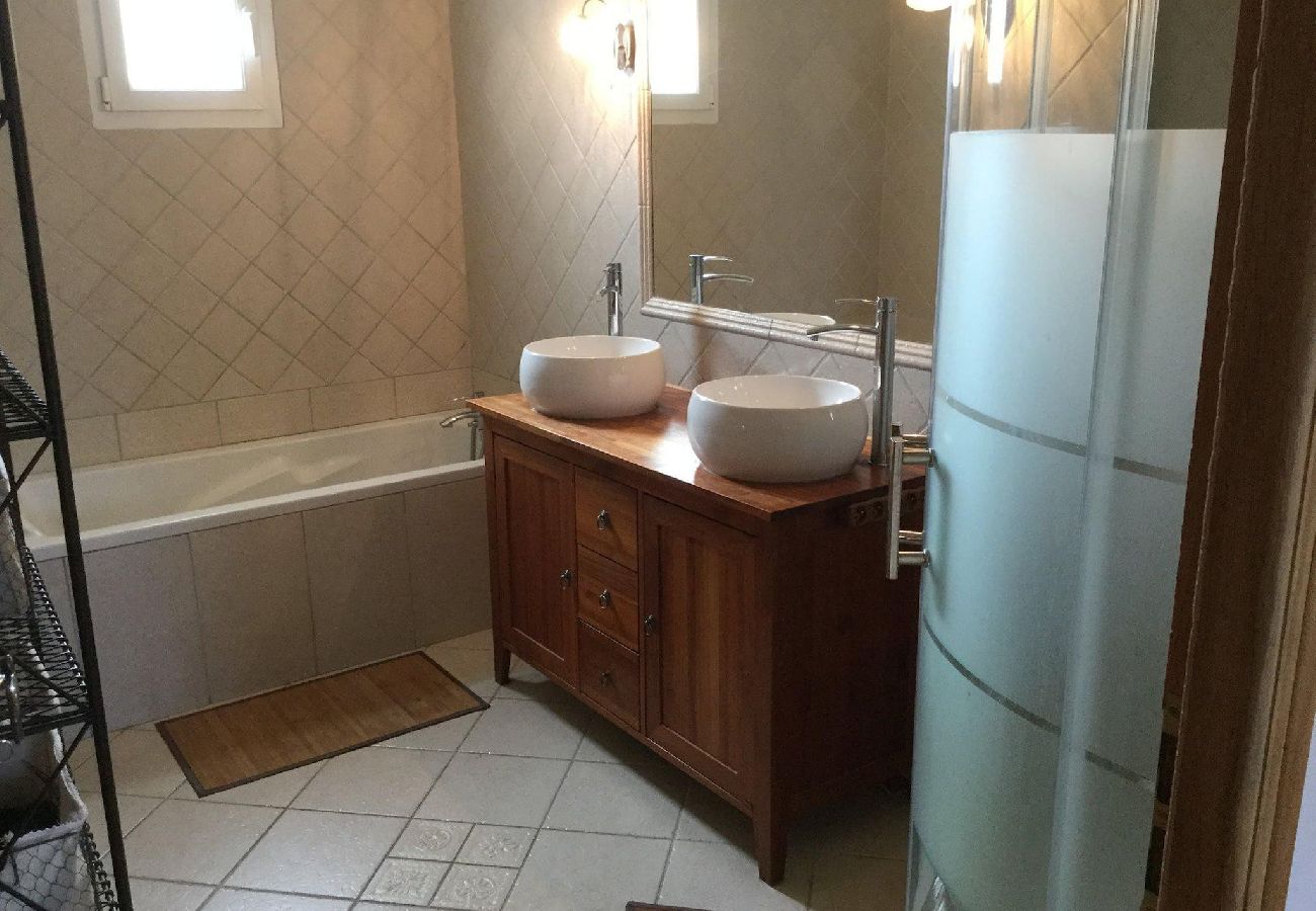 Villa à Bédarrides - Location villa piscine chauffée Bédarrides 6 personnes