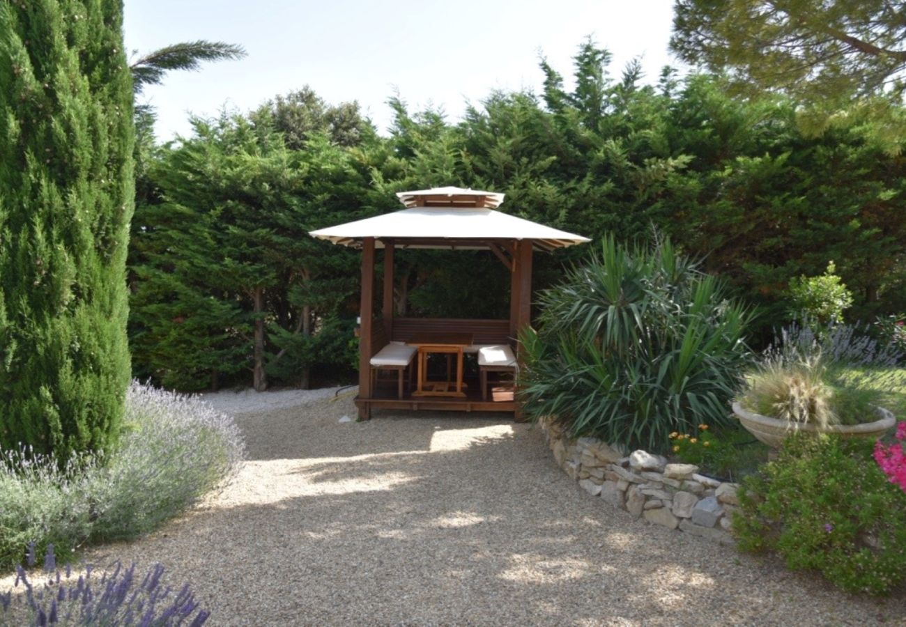 Villa à Aureille - Location vacances maison piscine AUREILLE LS1-423.