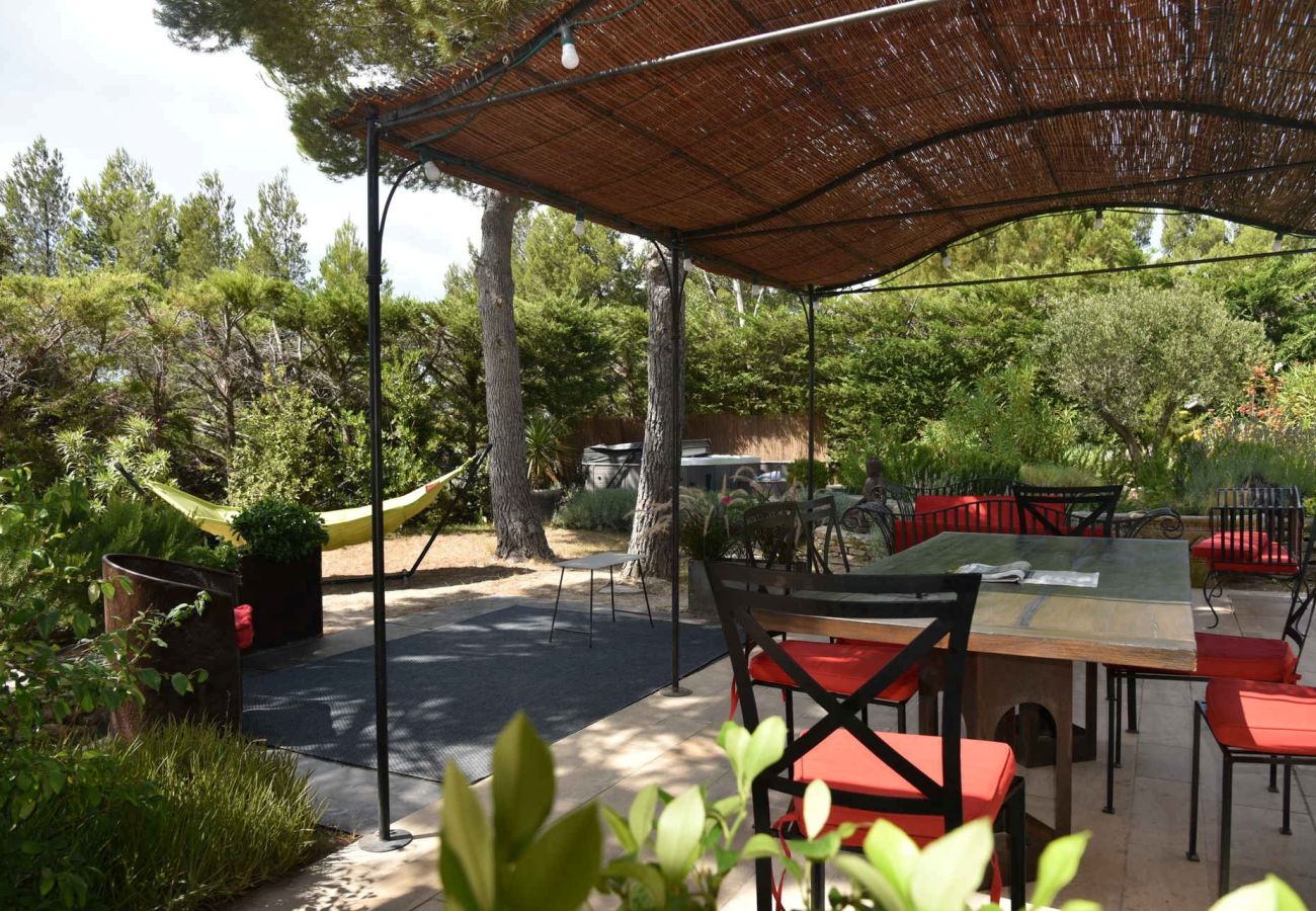 Villa à Aureille - Location vacances maison piscine AUREILLE LS1-423.