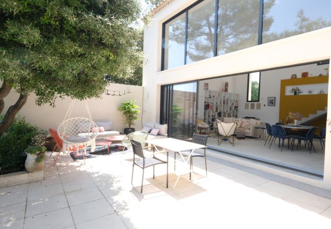 Villa à Puget -  Location vacances maison piscine PUGET LS2-405. Villa à Puget -  Location vacances maison piscine PUGET LS2-405.