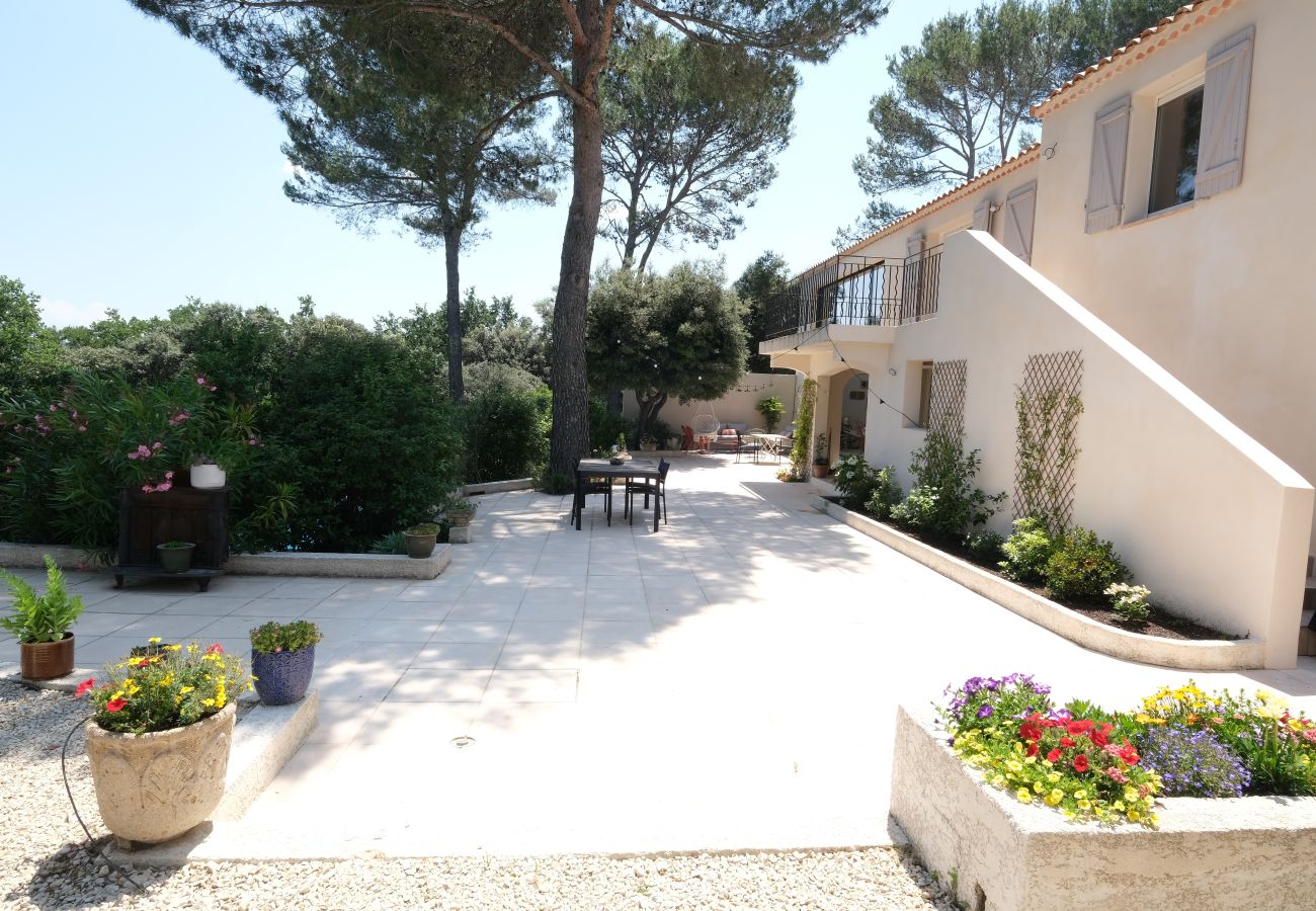 Villa à Puget -  Location vacances maison piscine PUGET LS2-405.