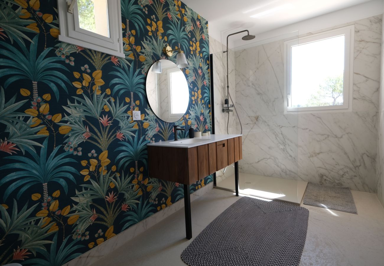 Villa à Puget -  Location vacances maison piscine PUGET LS2-405.