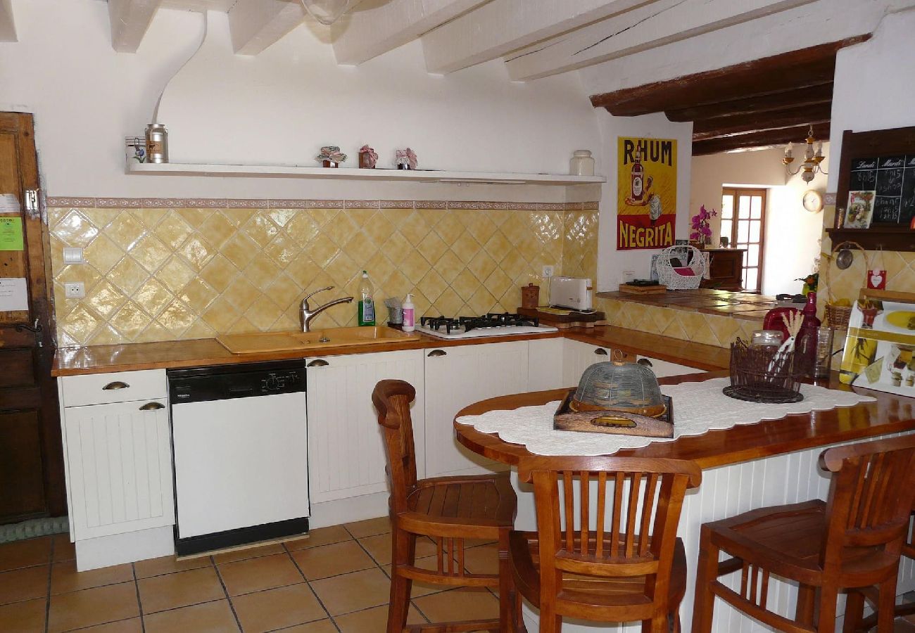 Villa à Le Beaucet - Location vacances maison piscine ALTHEN LES PALUDS  LS6-71.