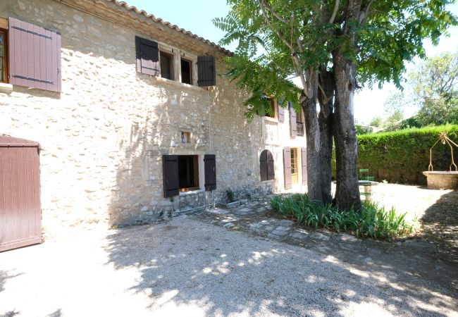 Maison à Mouriès - Location vacances maison piscine MOURIES LS1-361. Maison à Mouriès - Location vacances maison piscine MOURIES LS1-361.