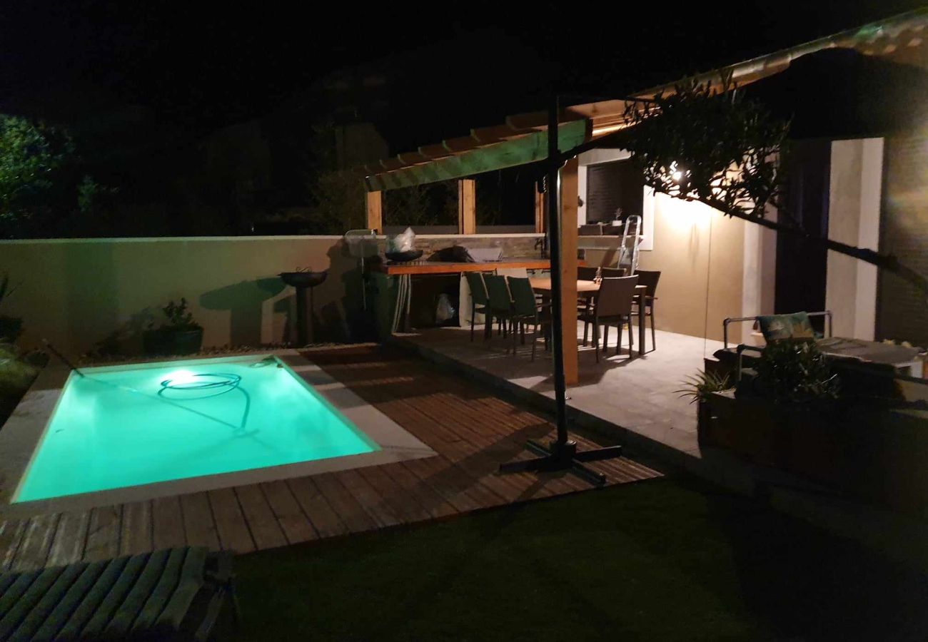 Villa à Maubec - Location vacances maison piscine MAUBEC LS2-437.