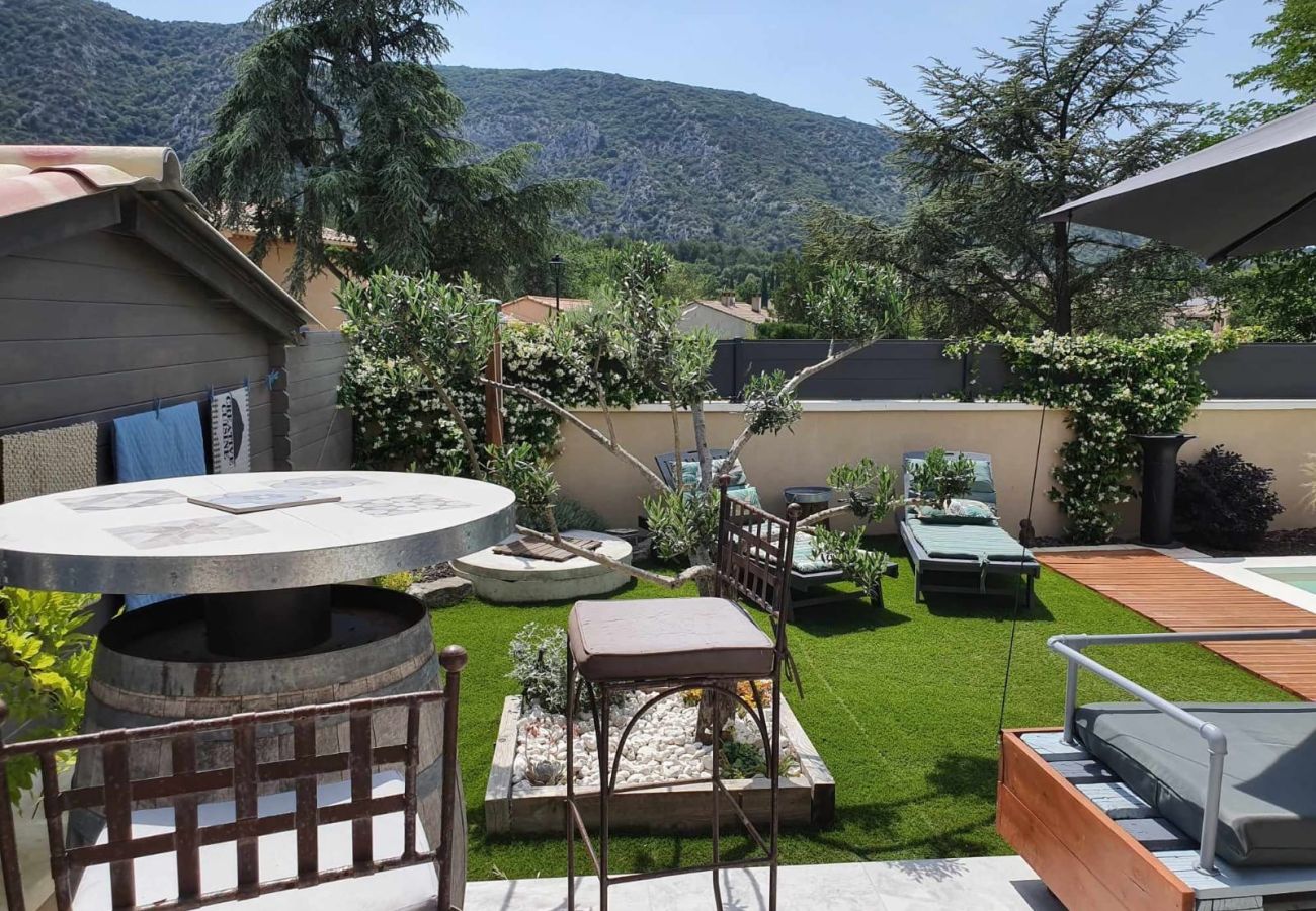 Villa à Maubec - Location vacances maison piscine MAUBEC LS2-437.
