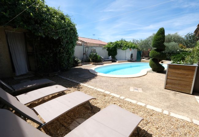 Villa à Maubec - Location vacances maison piscine MAUBEC LS2-126. Villa à Maubec - Location vacances maison piscine MAUBEC LS2-126.