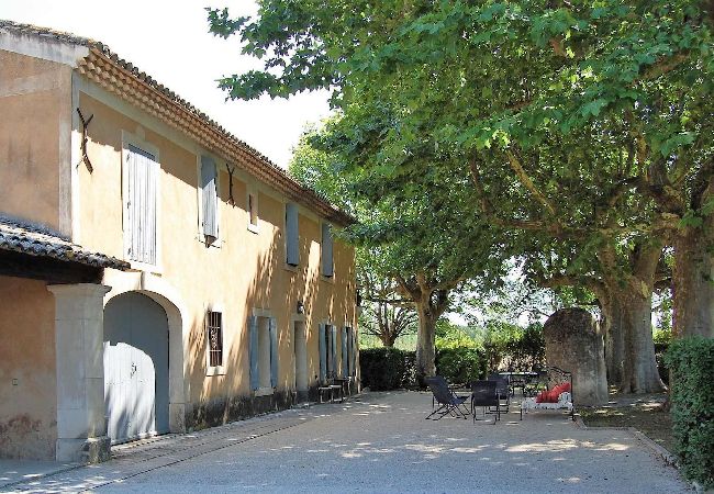 Villa à Cavaillon - Location vacances maison piscine CAVAILLON LS2-445. Villa à Cavaillon - Location vacances maison piscine CAVAILLON LS2-445.