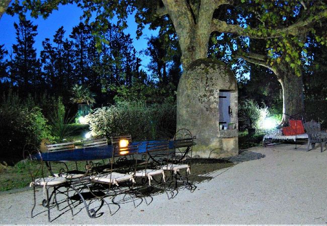 Villa à Cavaillon - Location vacances maison piscine CAVAILLON LS2-445. Villa à Cavaillon - Location vacances maison piscine CAVAILLON LS2-445.