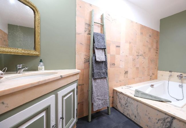 Villa à Cavaillon - Location vacances maison piscine CAVAILLON LS2-445. Villa à Cavaillon - Location vacances maison piscine CAVAILLON LS2-445.