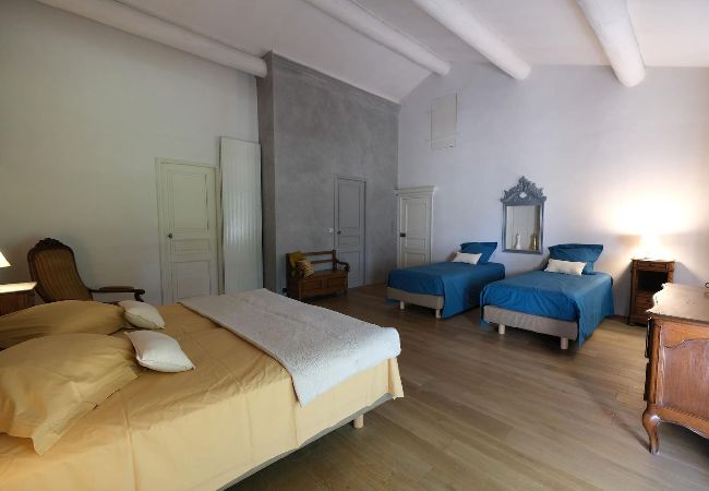 Villa à Cavaillon - Location vacances maison piscine CAVAILLON LS2-445. Villa à Cavaillon - Location vacances maison piscine CAVAILLON LS2-445.