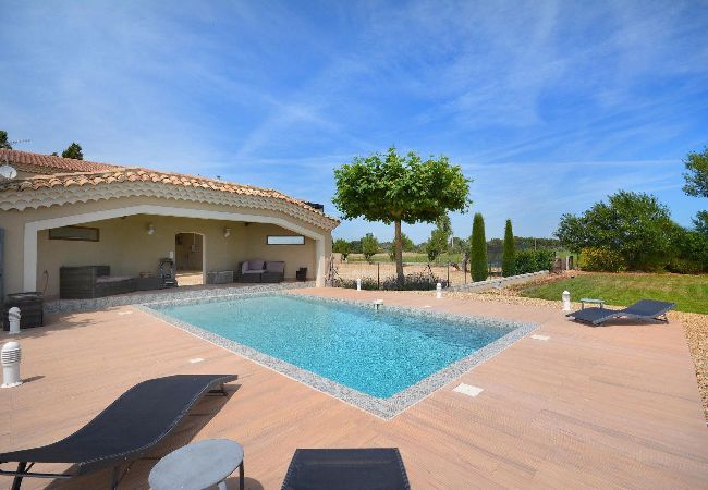 Maison à Arles - Location vacances maison piscine MOULES LS3-299. Maison à Arles - Location vacances maison piscine MOULES LS3-299.