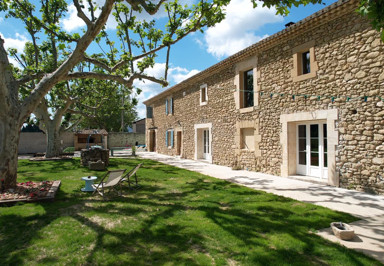 Villa à Lamanon - Location vacances maison piscine LAMANON LS1-443.
