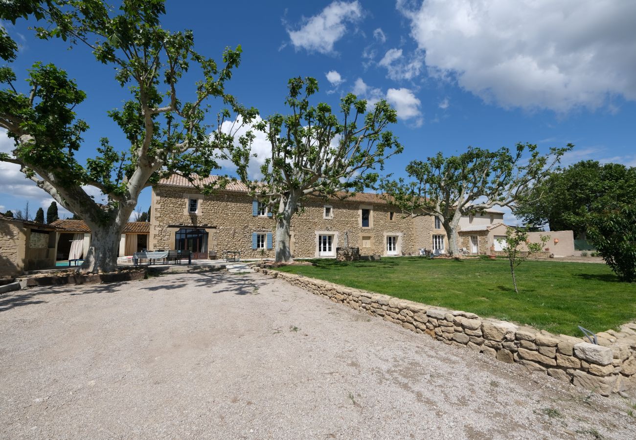 Villa à Lamanon - Location vacances maison piscine LAMANON LS1-443.