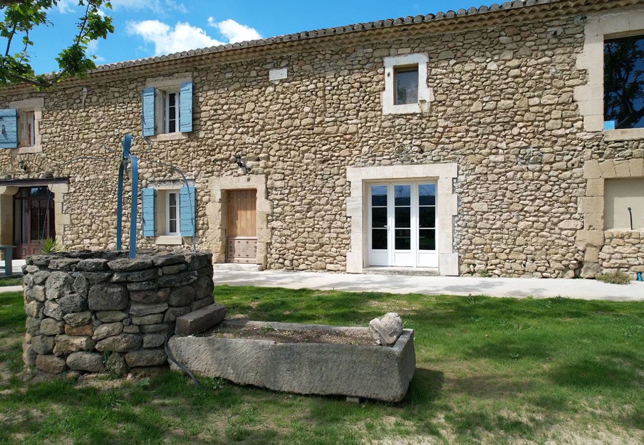 Villa à Lamanon - Location vacances maison piscine LAMANON LS1-443.