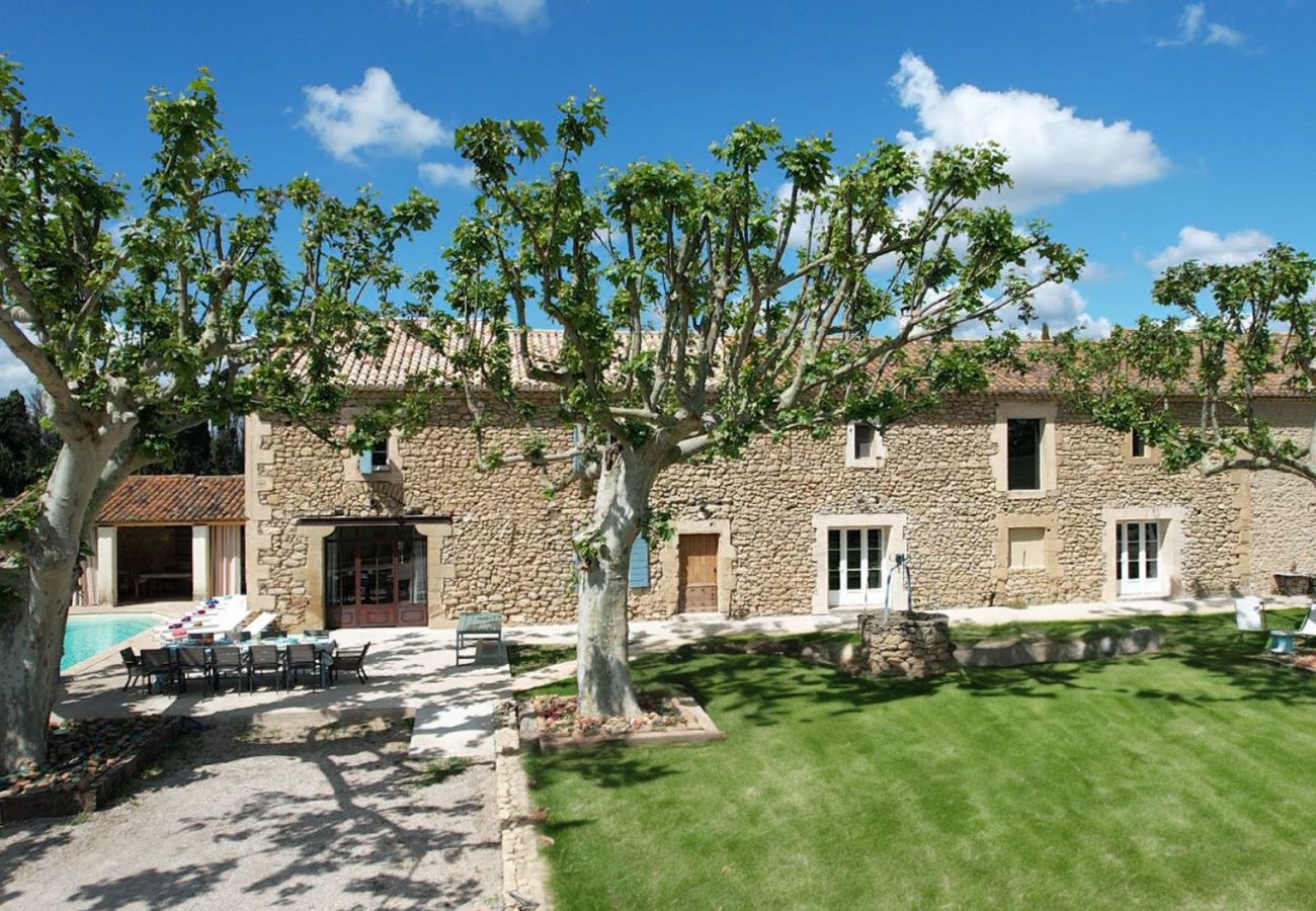 Villa à Lamanon - Location vacances maison piscine LAMANON LS1-443.