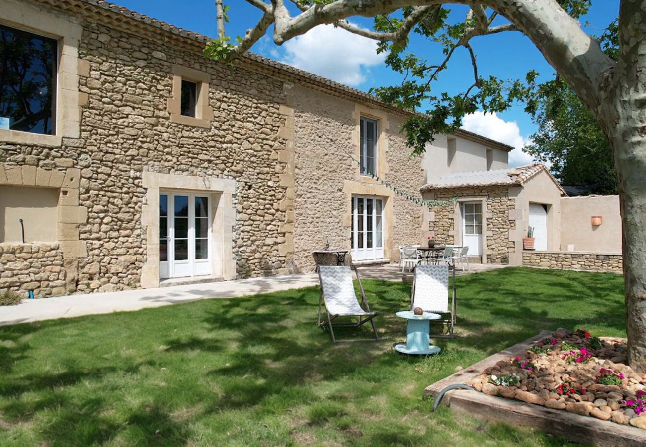 Villa à Lamanon - Location vacances maison piscine LAMANON LS1-443.