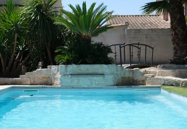 Villa à Beaucaire - location mas avec piscine Beaucaire LS3-450 Villa à Beaucaire - location mas avec piscine Beaucaire LS3-450