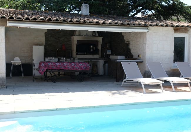Villa à Beaucaire - location mas avec piscine Beaucaire LS3-450 Villa à Beaucaire - location mas avec piscine Beaucaire LS3-450