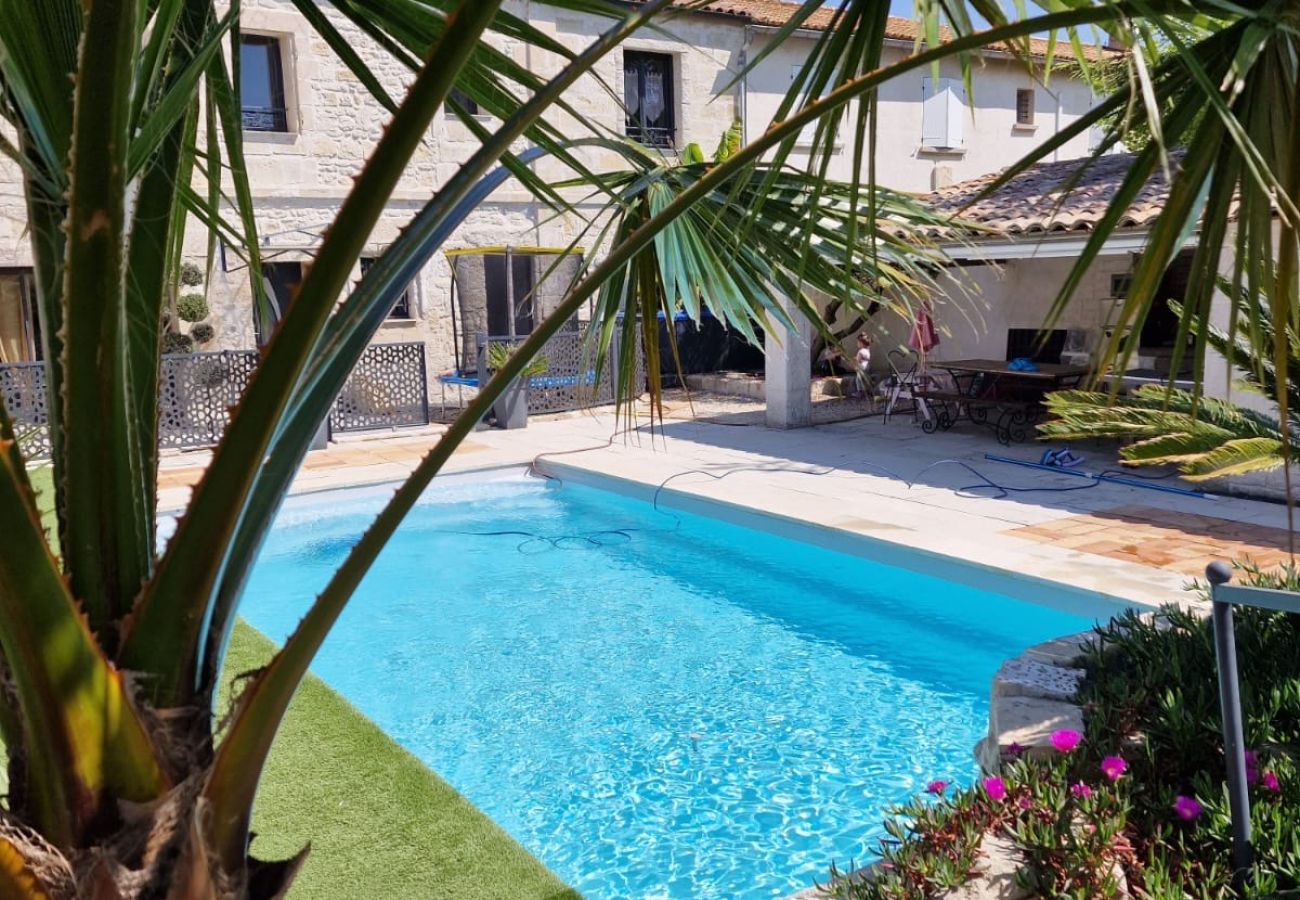 Villa à Beaucaire - location mas avec piscine Beaucaire LS3-450.