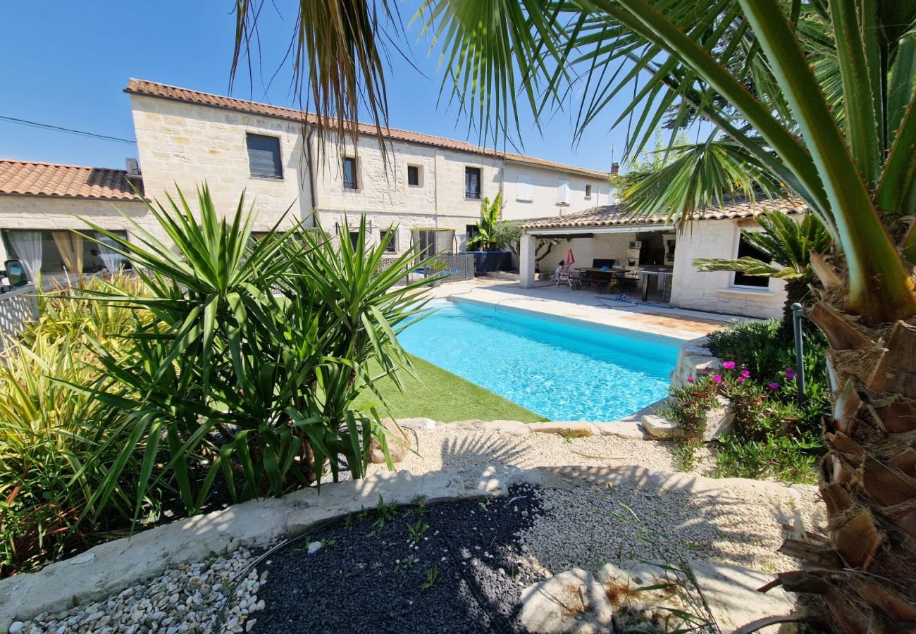 Villa à Beaucaire - location mas avec piscine Beaucaire LS3-450.